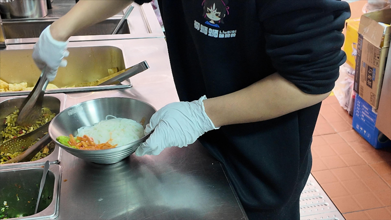柳蛳蛳螺蛳粉酸笋是如何制作而成？
