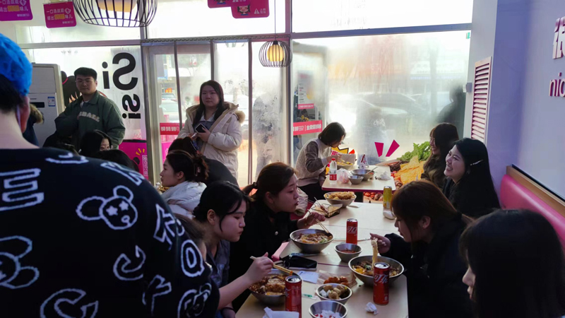 高校食堂加盟螺蛳粉档口.jpg