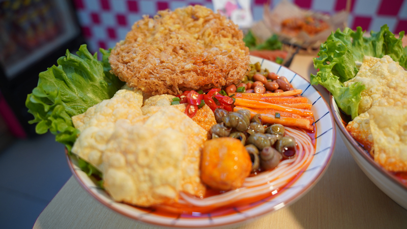 高校食堂加盟螺蛳粉档口.jpg